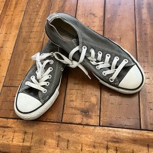 Womens Sz 7 Converse Sneakers